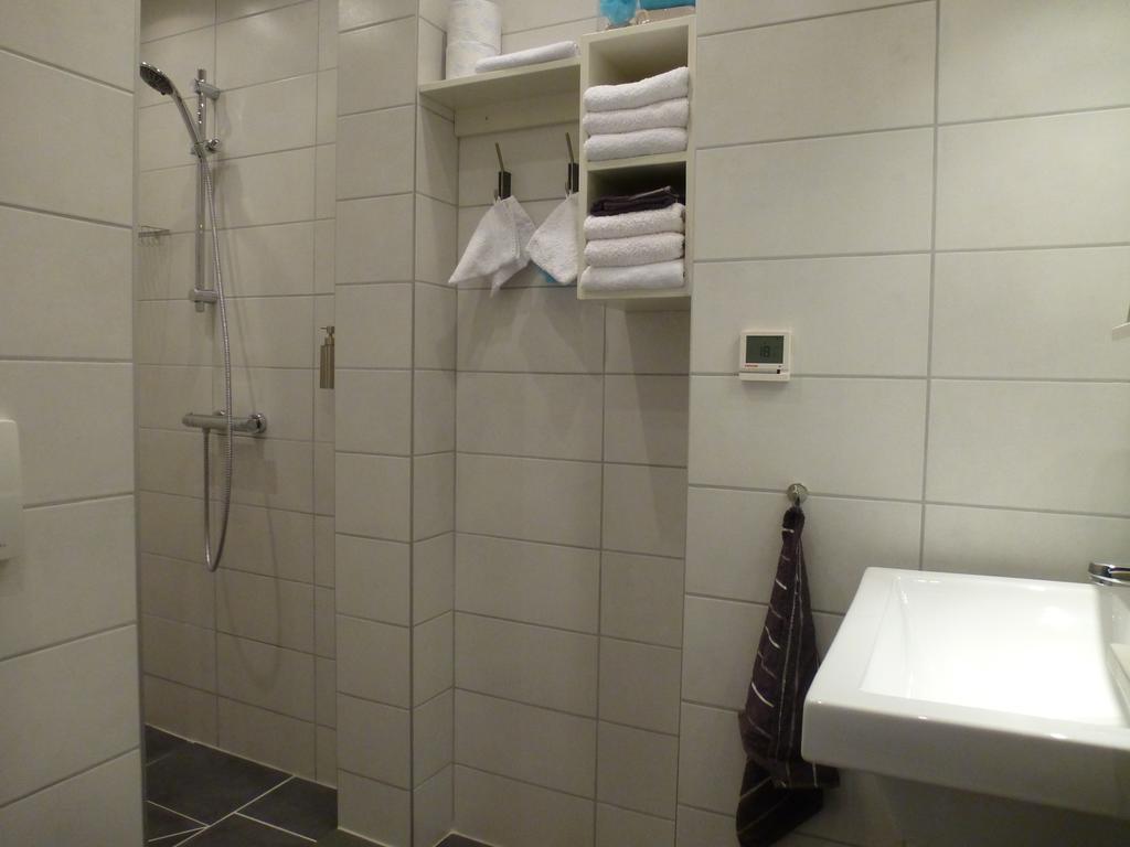 Bed and Breakfast Achter De Beukenboom Roden Esterno foto